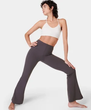 super_soft_flare_yoga_pan_0-3.webp Sweaty Betty Super Soft Flare Yoga Pants