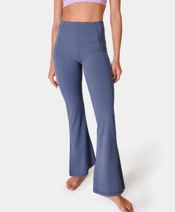 super_soft_flare_yoga_pan_7.webp Sweaty Betty Super Soft Flare Yoga Pants